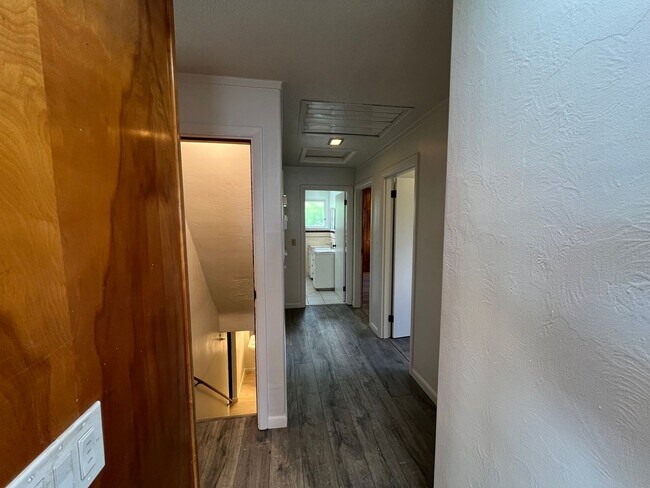 Building Photo - Bremerton Duplex