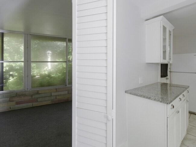 Building Photo - 2808 Clinton St S