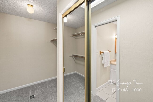 Building Photo - REMODELED SINGLE-LEVEL 2BD TOWNHOME w/ A/C **$500 move-in credit with a 16-month lease start date...