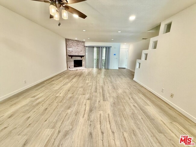 Building Photo - 10215 Variel Ave