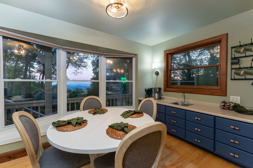 Building Photo - 134 Wolf's Head Ct