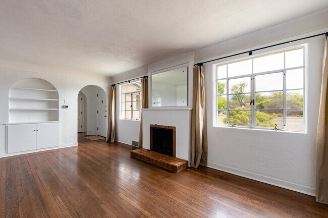 Building Photo - 601 Tulane Dr NE