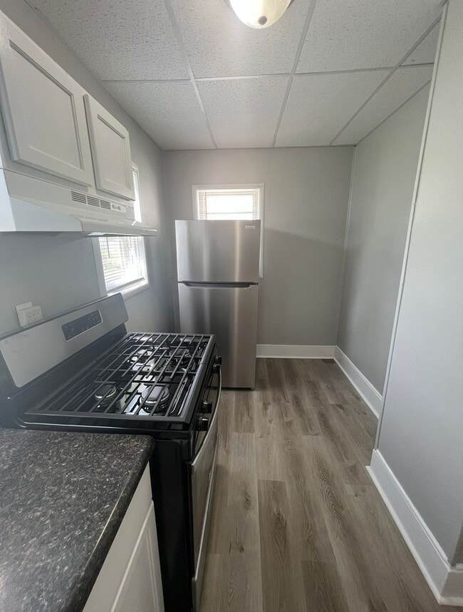 Building Photo - Updated 3BR Home with Central Air in Moline