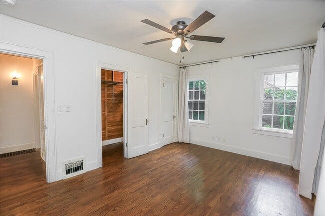 Building Photo - 610 N Olive Ave
