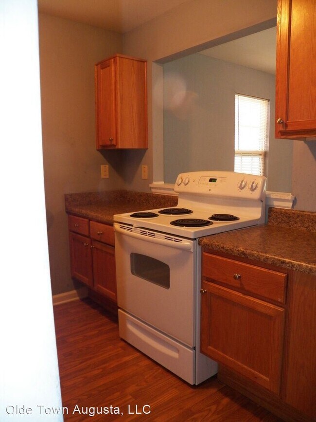 Building Photo - 604 3rd St