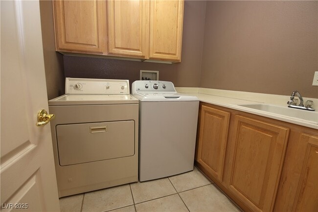 Building Photo - 437 Emerald Heights St