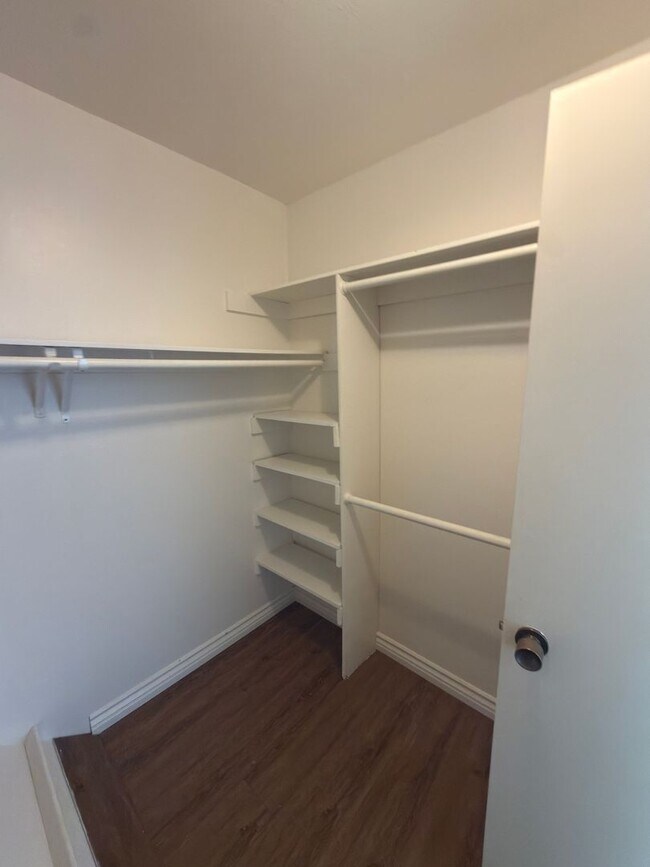 Building Photo - DESIRABLE TWO BEDROOM TWO BATH HOME IN STUDIO CITY