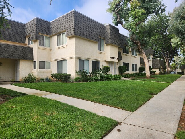 Primary Photo - 6551 Wystone Ave