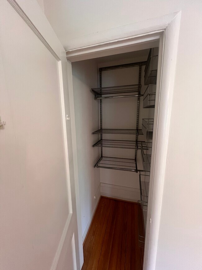 Building Photo - 5602 Hawthorne St