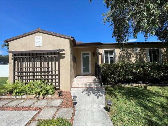 Primary Photo - 557 De Leon Dr