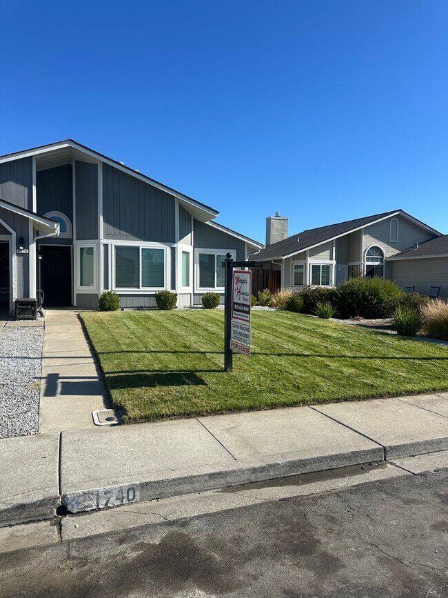 Building Photo - 1740 Gateway Dr