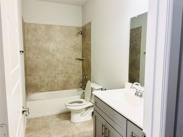 Building Photo - 4732 Bluffview Dr