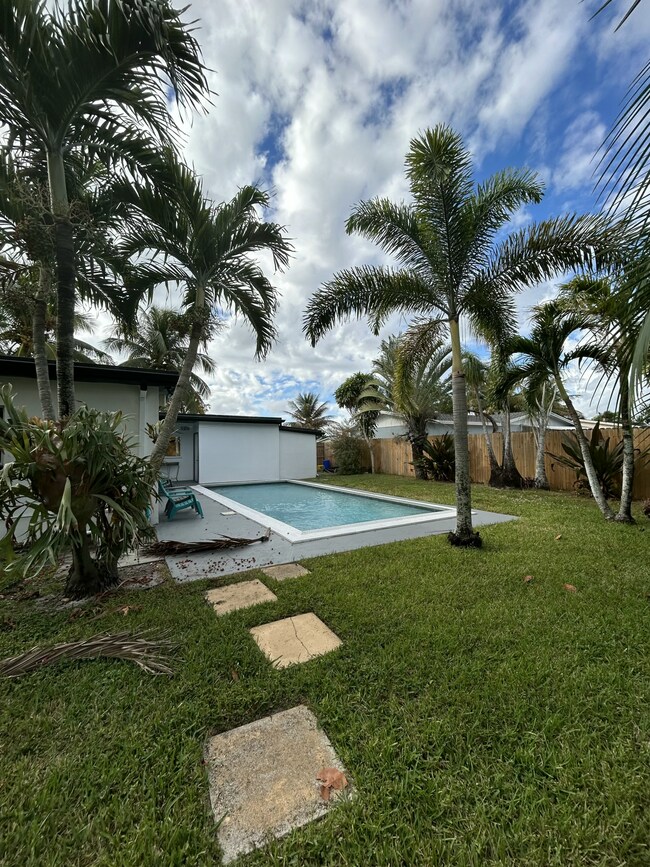 Building Photo - 5839 Daphne Dr