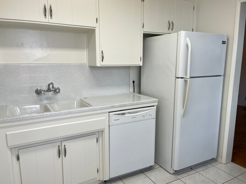 Building Photo - 5319 Radford Ave