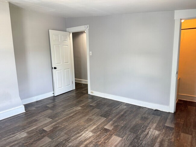 Building Photo - Modern 2 bedroom End-of-Row Townhome in Rothsville - w/ Garage & In Unit Laundry!