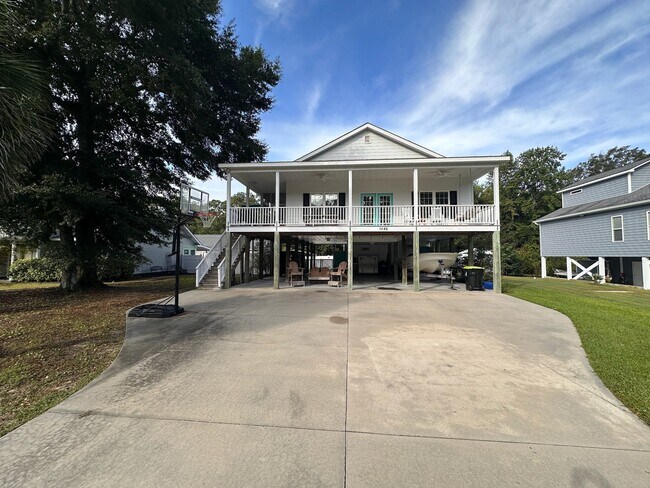 Building Photo - 1846 Camelot Dr SW