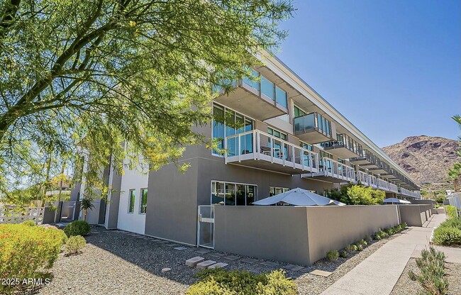 Building Photo - 5455 E Lincoln Dr