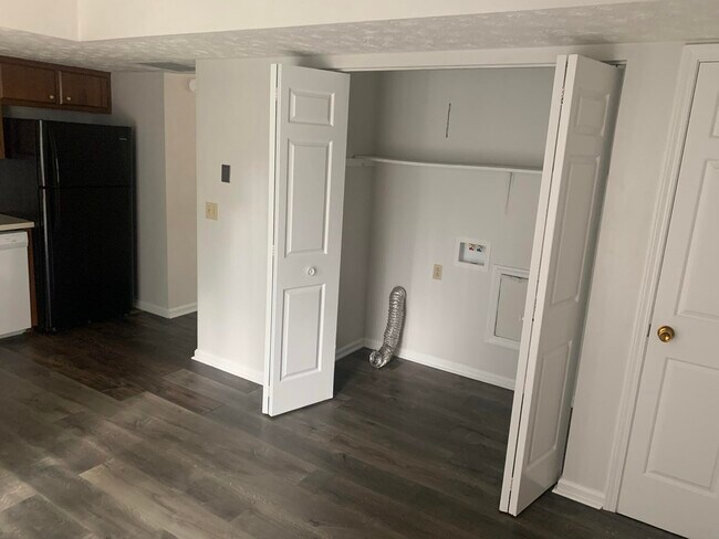 Building Photo - 1104 Collins Ln