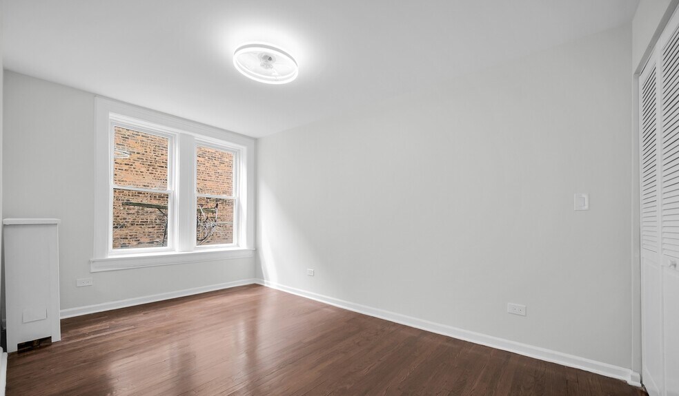 Building Photo - 5132 S Drexel Ave