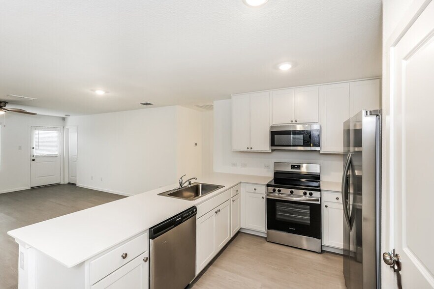 Building Photo - 201 Sycamore Pl