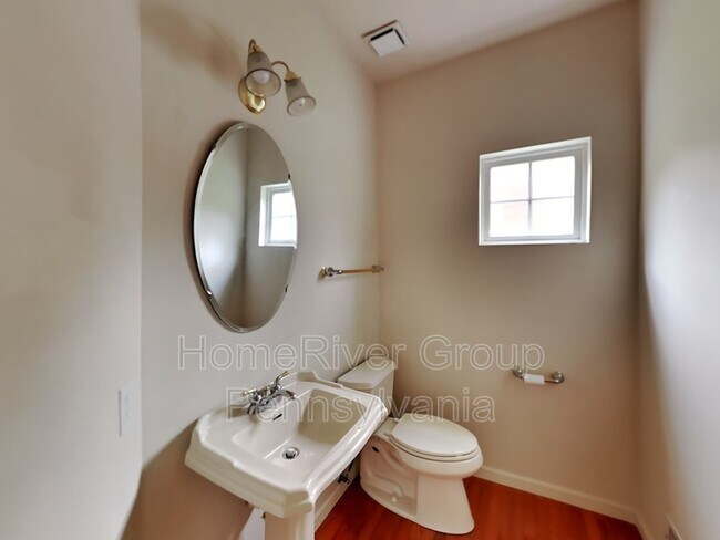 Building Photo - 145 Tanglewood Dr