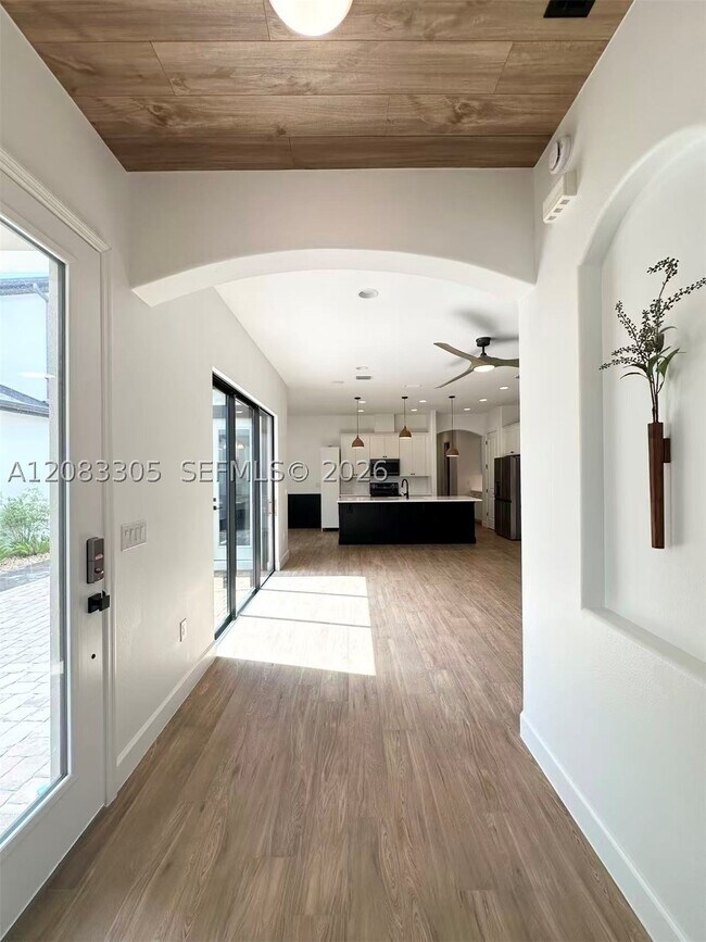Building Photo - 8436 Lyside Dr