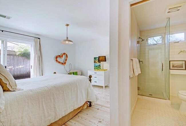 Building Photo - Beautiful Remodeled 2 Bedroom 2 Bath St. H...
