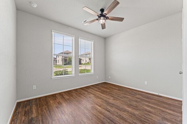 Building Photo - 40219 S Hill Pass