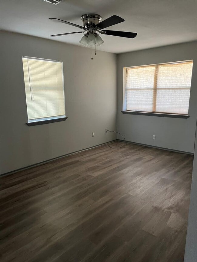 Building Photo - 705 Guadalimar St