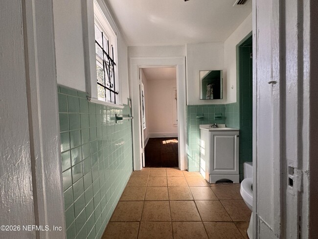 Building Photo - 3728 Silver St