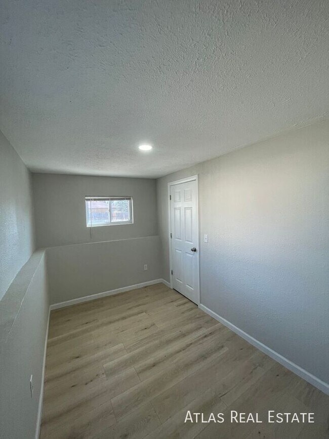 Building Photo - 3210 W Longfellow Pl