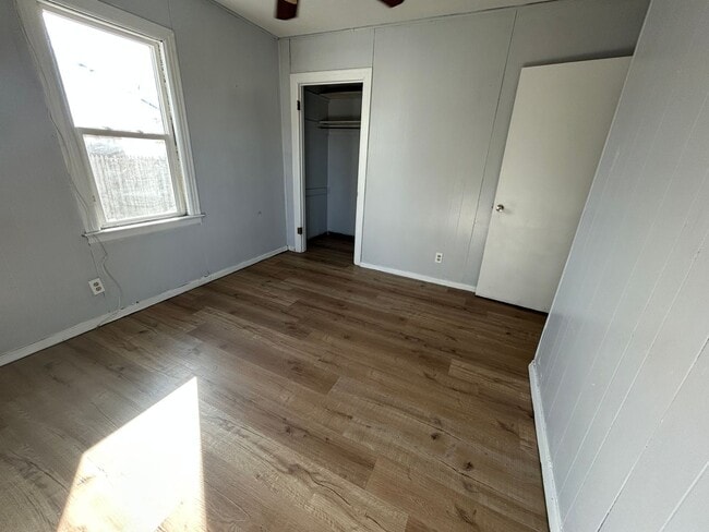 Building Photo - Large 3 bed 1 bath Home