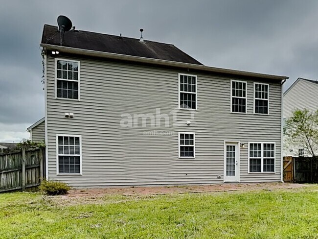 Building Photo - 3439 Silverlake Ct