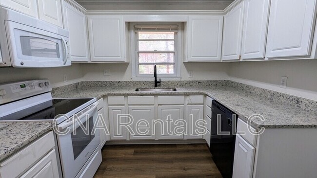 Building Photo - 294 Robin Ln SE