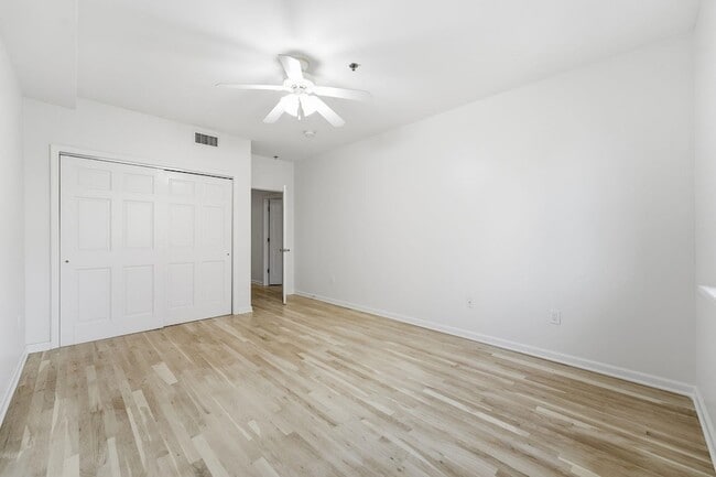 Building Photo - 86 Clinton St