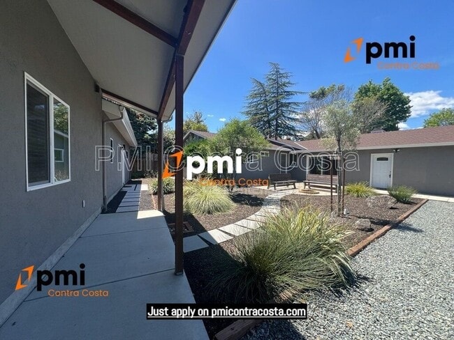 Building Photo - 1173 Las Juntas Way