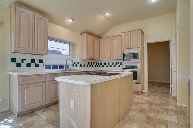 Building Photo - 2724 Lakehollow Ln