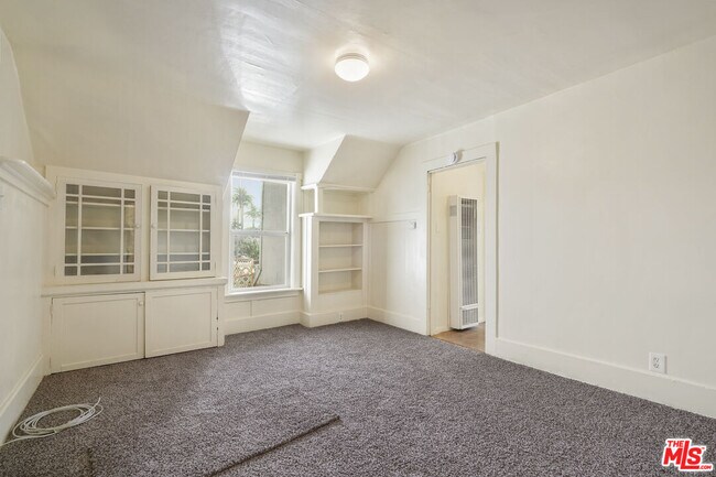 Building Photo - 351 Temple Ave