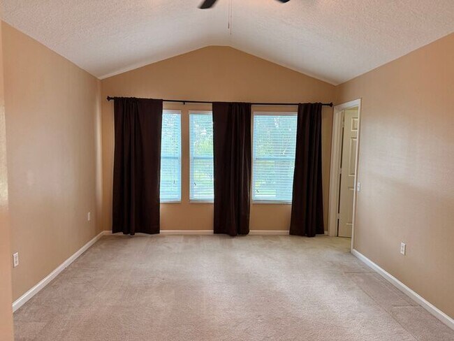 Building Photo - MOVE-IN SPECIAL!!! Townhome 3 Bedroom/2.5 Bathroom in Winter Park in a gated community