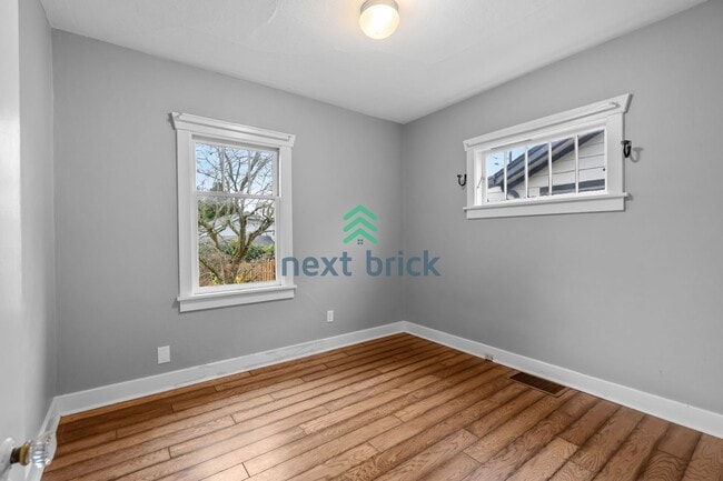 Building Photo - A beautiful 3 bed and 1 bathroom house for rent