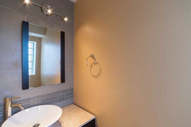 Building Photo - Charming South Philadelphia Home