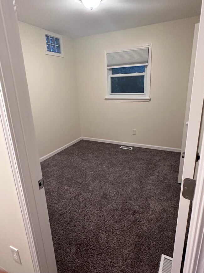 Building Photo - 1200 Algonquin Rd