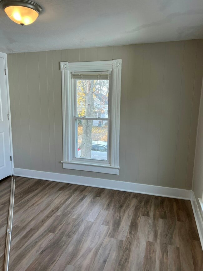 Building Photo - 814 Hall St