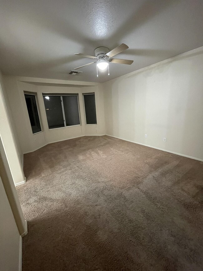 Building Photo - 922 W Sierra Madre Ave