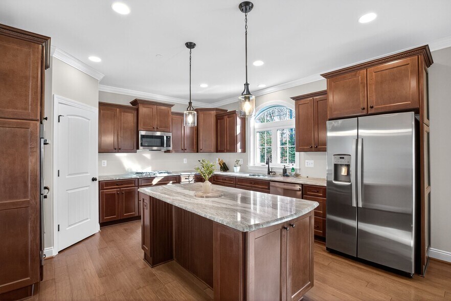 Building Photo - 7986 Benjamin Stoddert Ct