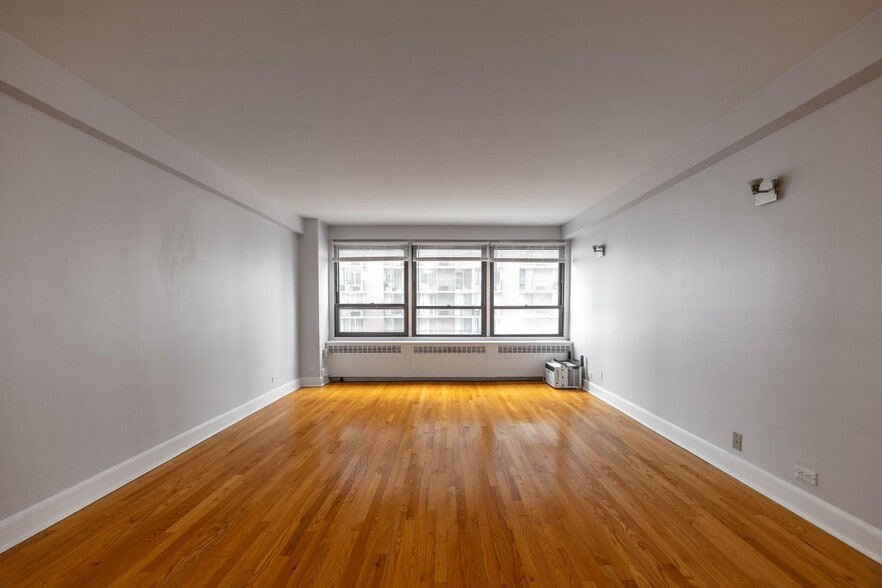 Building Photo - 4180 N Marine Dr