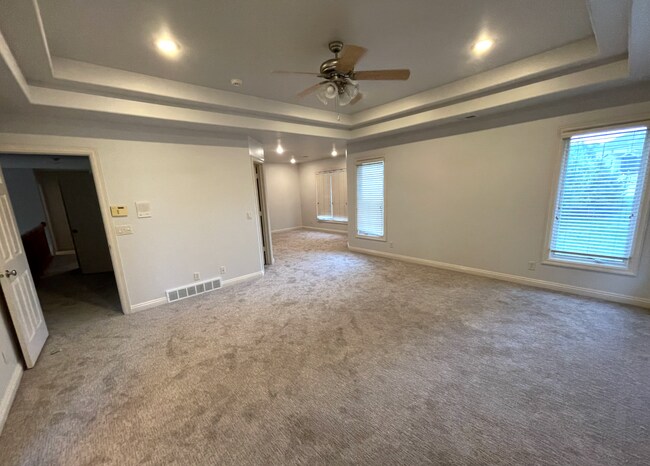 Building Photo - Comfort Meets Function in This 4-Bedroom H...