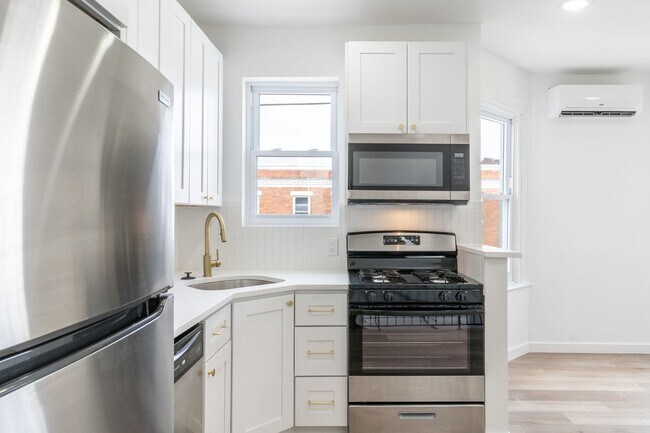 Building Photo - 5758 Spruce St