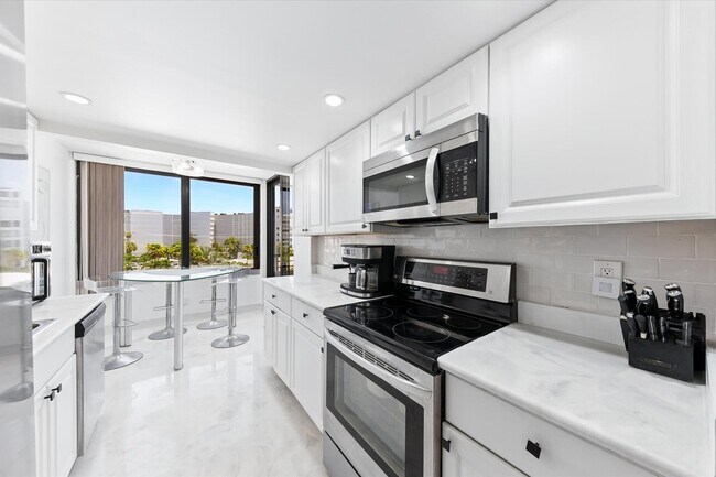 Building Photo - 3589 S Ocean Blvd