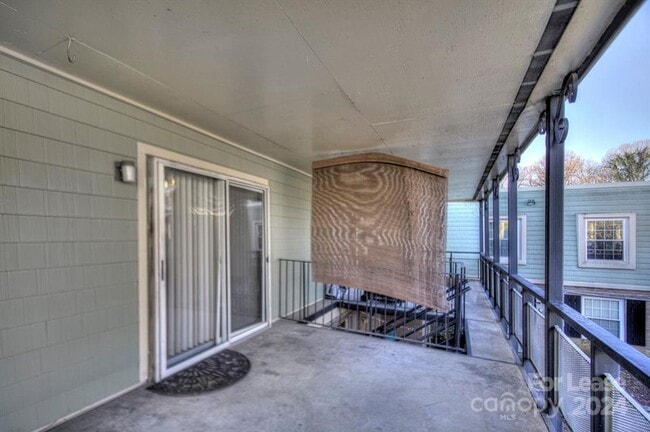 Building Photo - Cozy 2-BR Dilworth Condo - Move-In Ready!